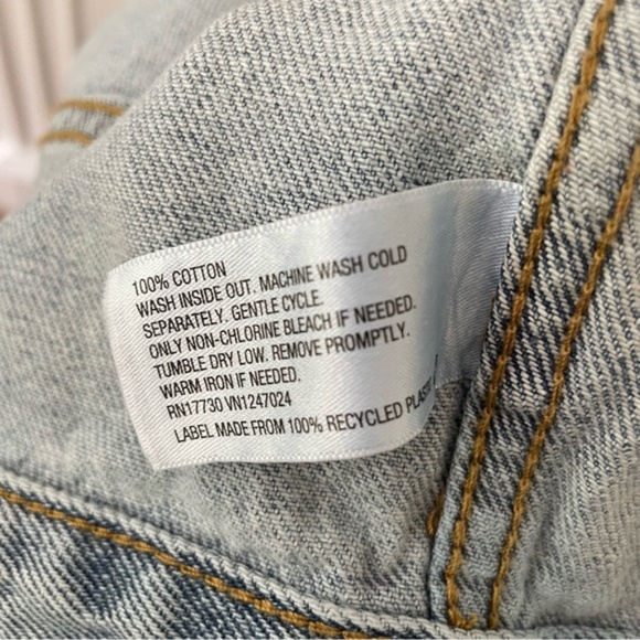 SOLD - Wild Fable Cropped Denim Trucker Jacket Women’s Large Light Blue - Picture 11 of 11